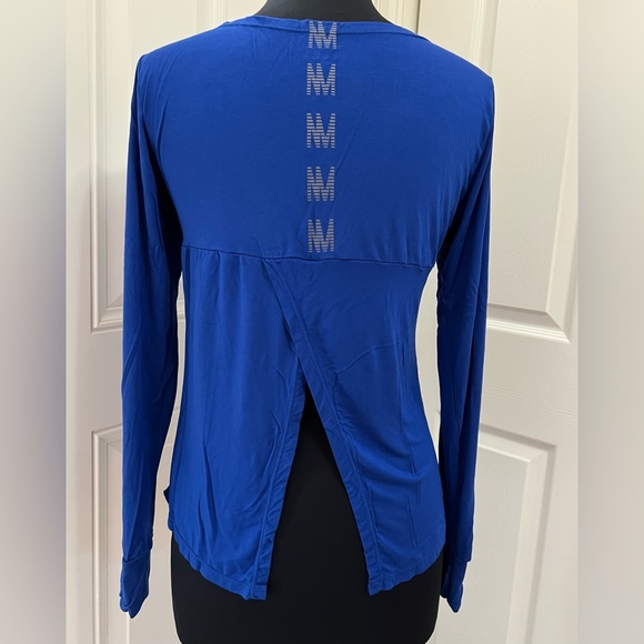 Nicole Miller Sport Split Back Top - Picture 8 of 14